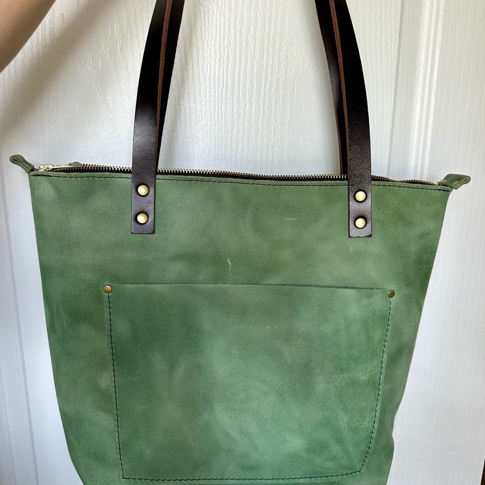NWOT Portland Leather Medium Zipper Tote Bag in Cucumber